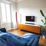 Newly Restored, Historic & Bright Apartment,3 Bed