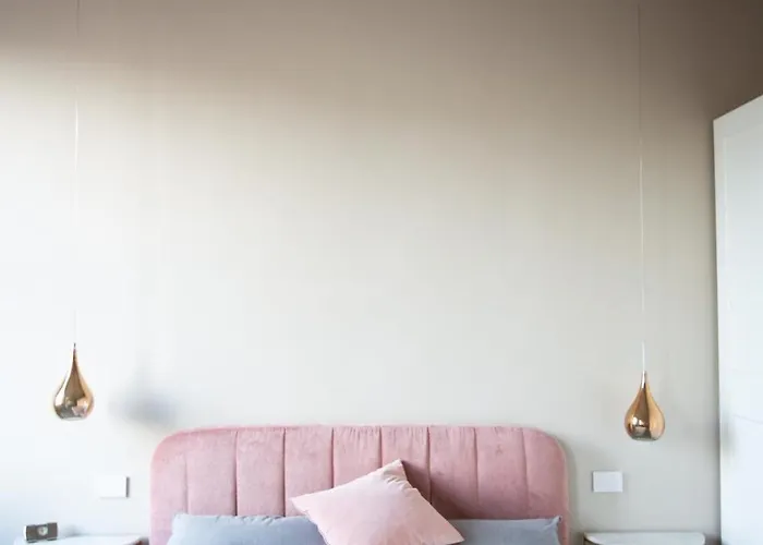 Newly Restored, Historic & Bright Apartment,3 Bed
