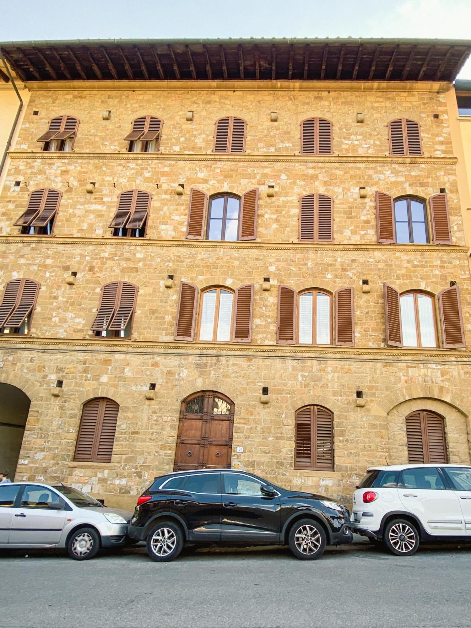 Newly Restored, Historic & Bright Apartment,3 Bed * Florencia